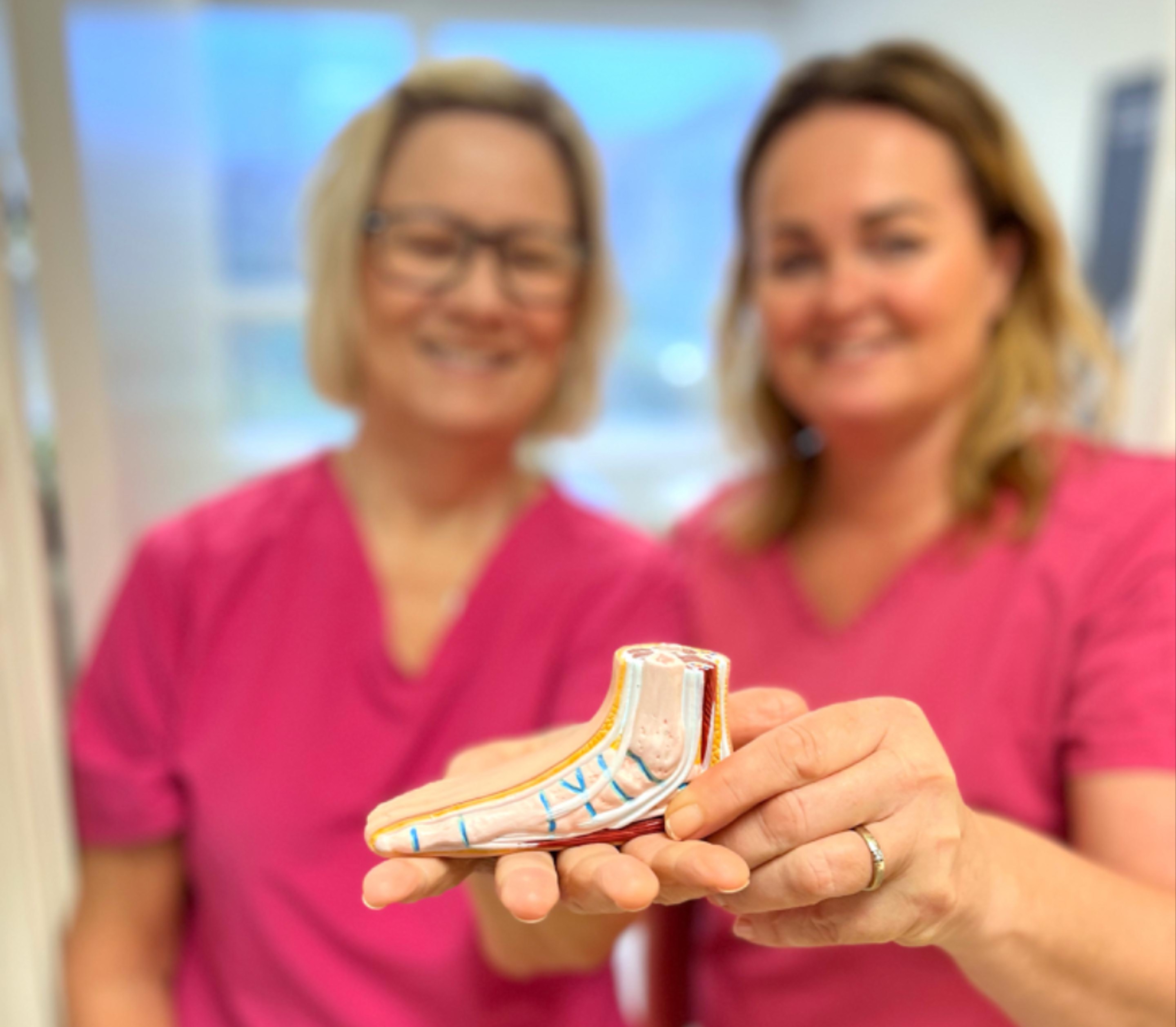 FOTFOKUS: Akkurat denne delen av kroppen er Cathrine og Kirsti eskperter på. 